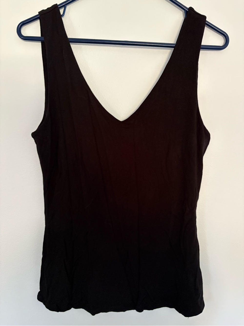 RW&CO. Black V-Neck Wide-Strap Tank Top